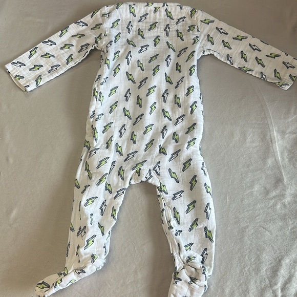 Aden + Anais - muslin cotton White and Green Alligator Footies One Piece - Picture 3 of 3